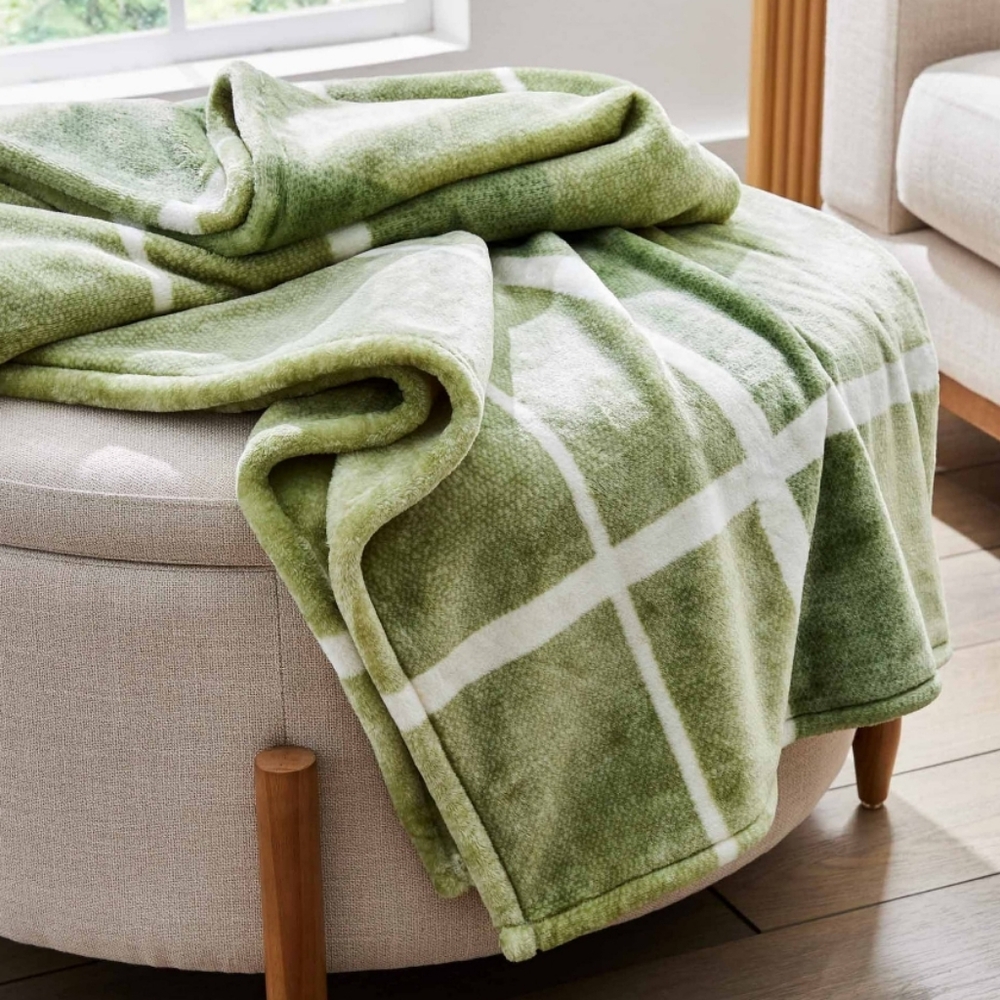 NWOT Better Home & Garden Plush Throw Blanket